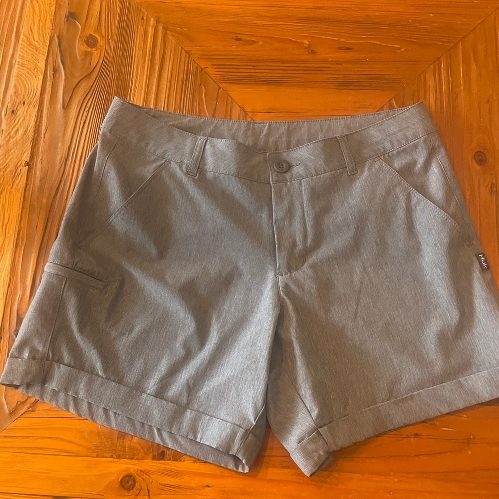 HUK Shorts Women’s (S) Gray